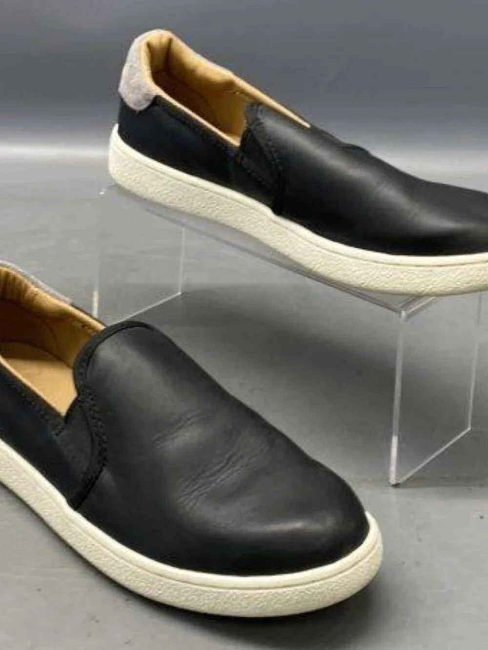 UGG Women's Black Cas Slip-on Sneakers Size 9.5 Like New MRSP $100